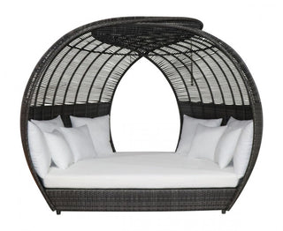 Banyan Daybed w/off-white cushion